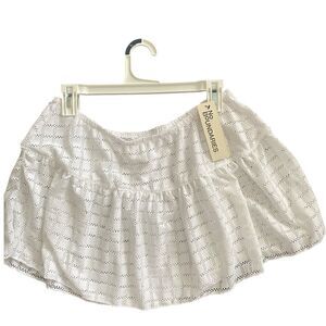 No Boundaries White Eyelet Swimsuit Skirt. Size Large NWT